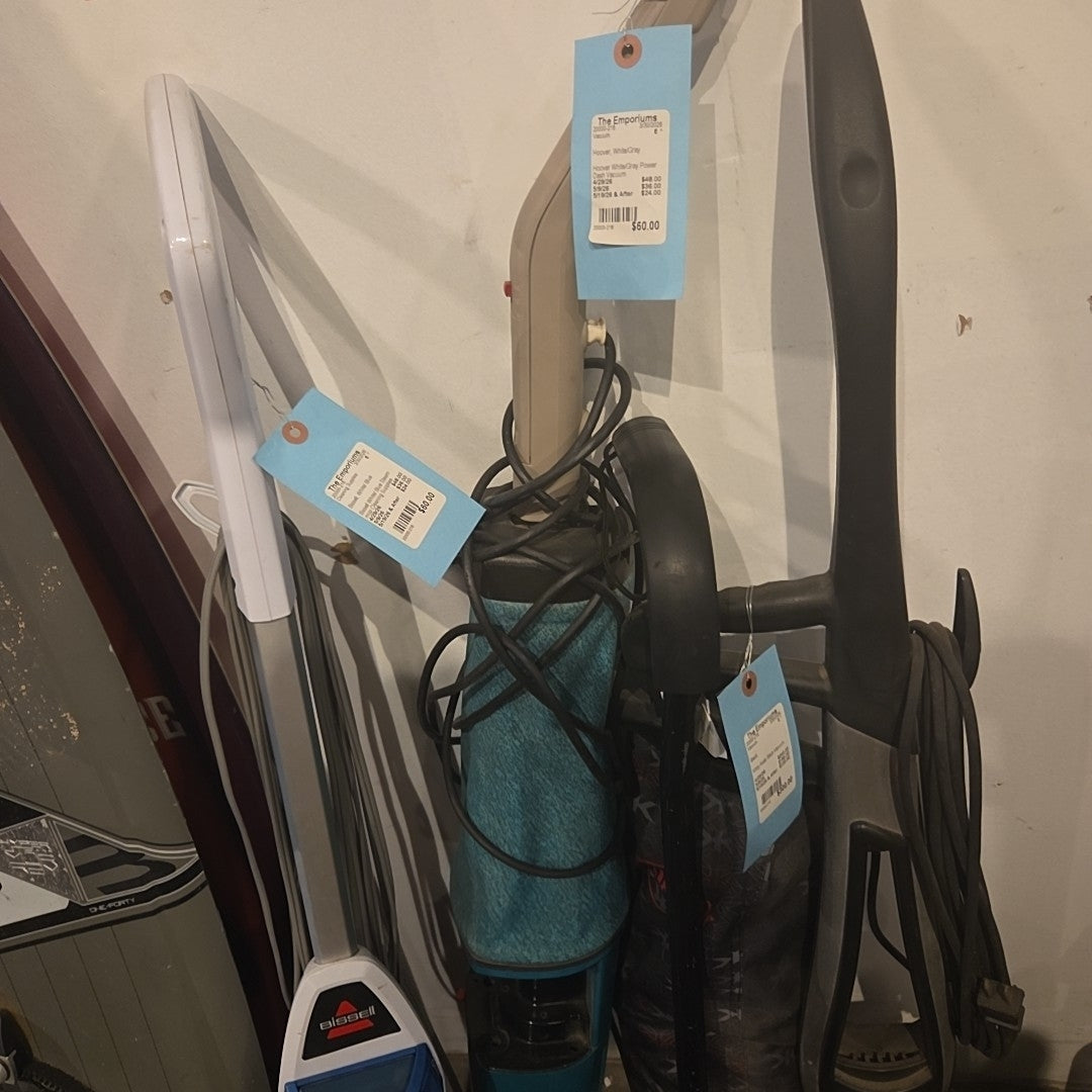 Hoover White/Gray Power Dash Vacuum