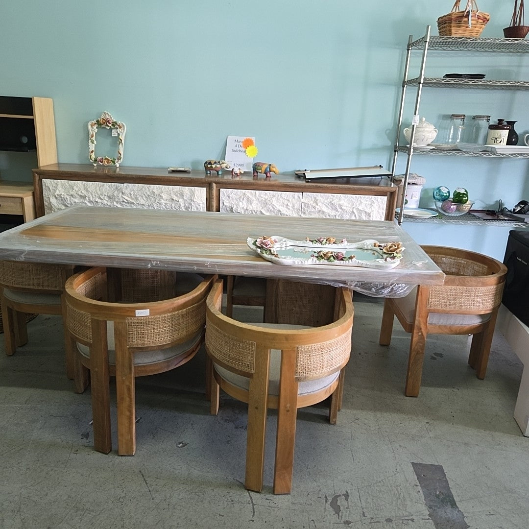 Arnistyn Belinde 7 piece dining room set--NEW