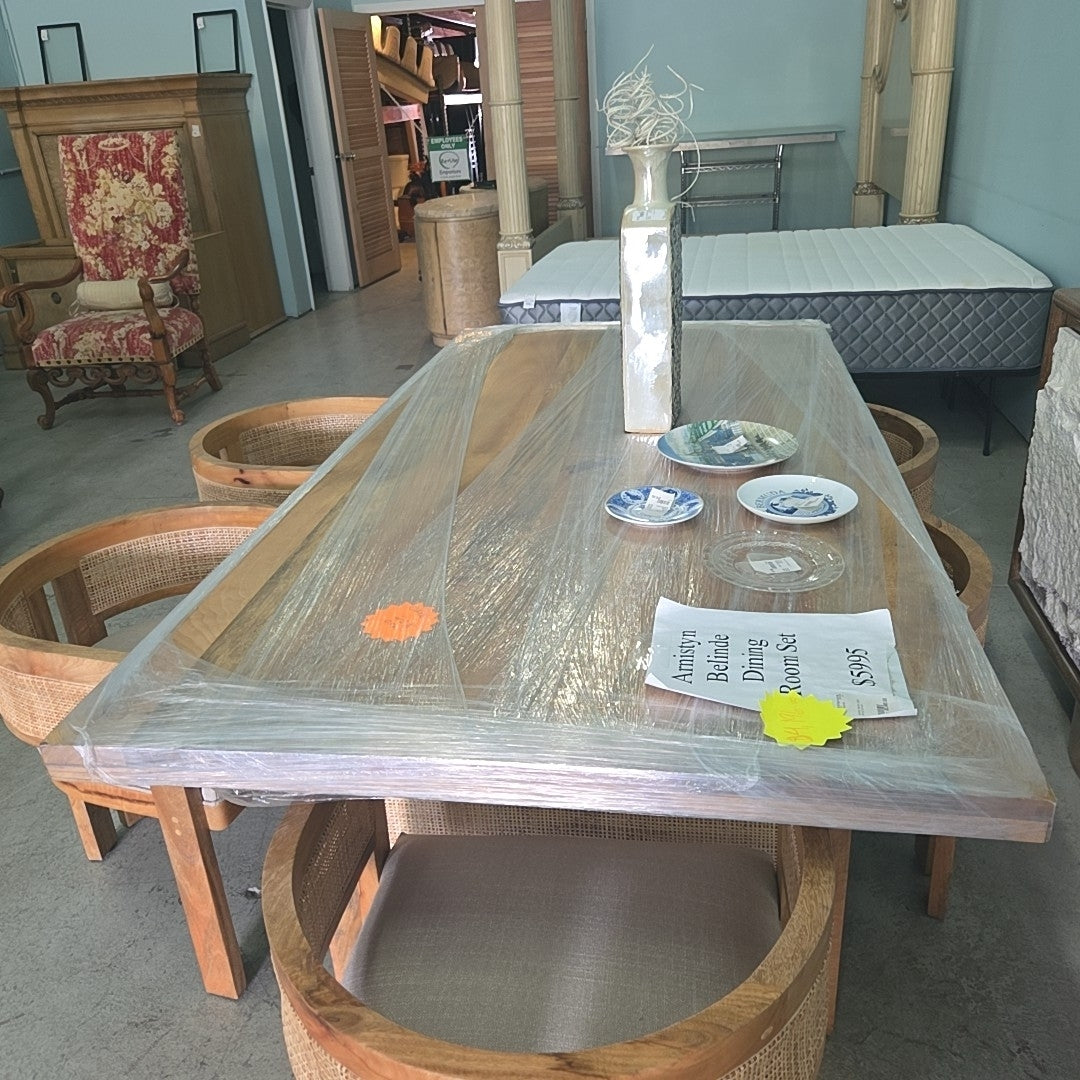 Arnistyn Belinde 7 piece dining room set--NEW