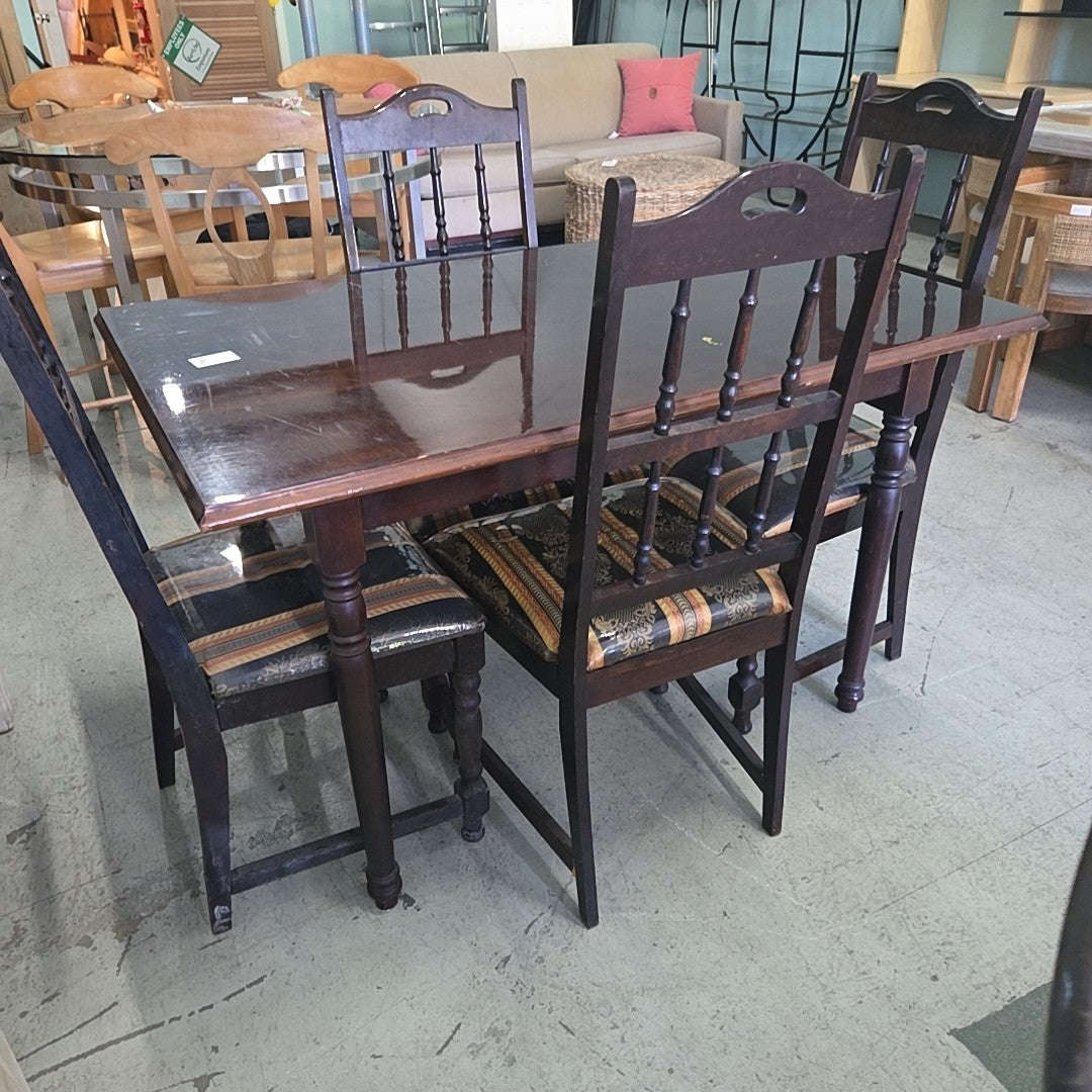 table with 4 chairs