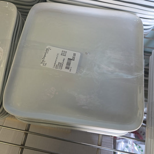 Crate&barrel set of (5) plates