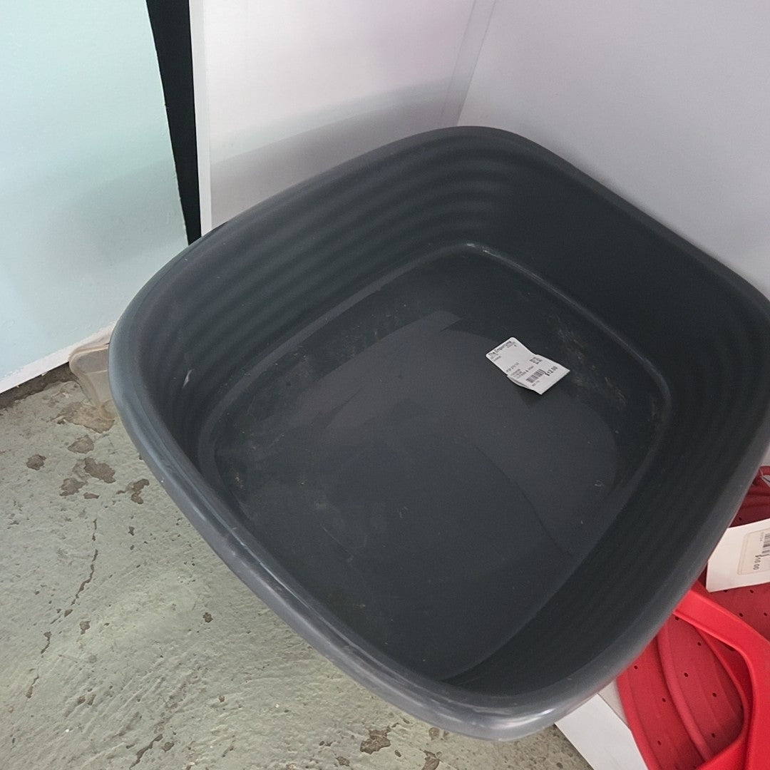 Large grey tub