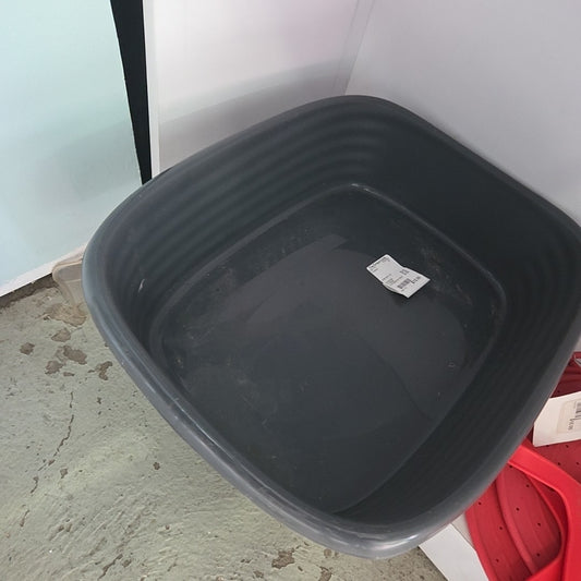 Large grey tub