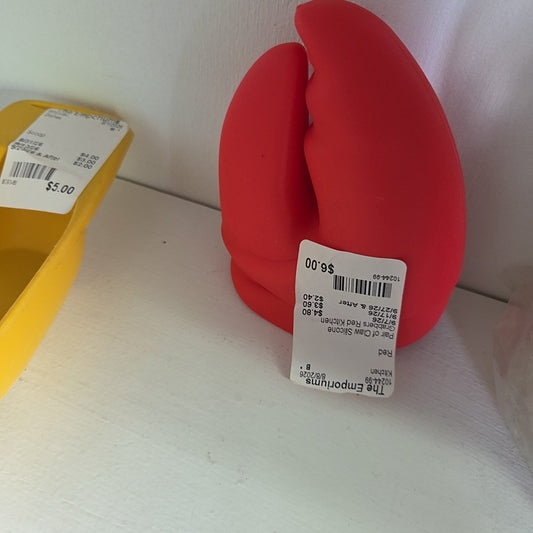 Pair of Claw Silicone Grabbers Red Kitchen