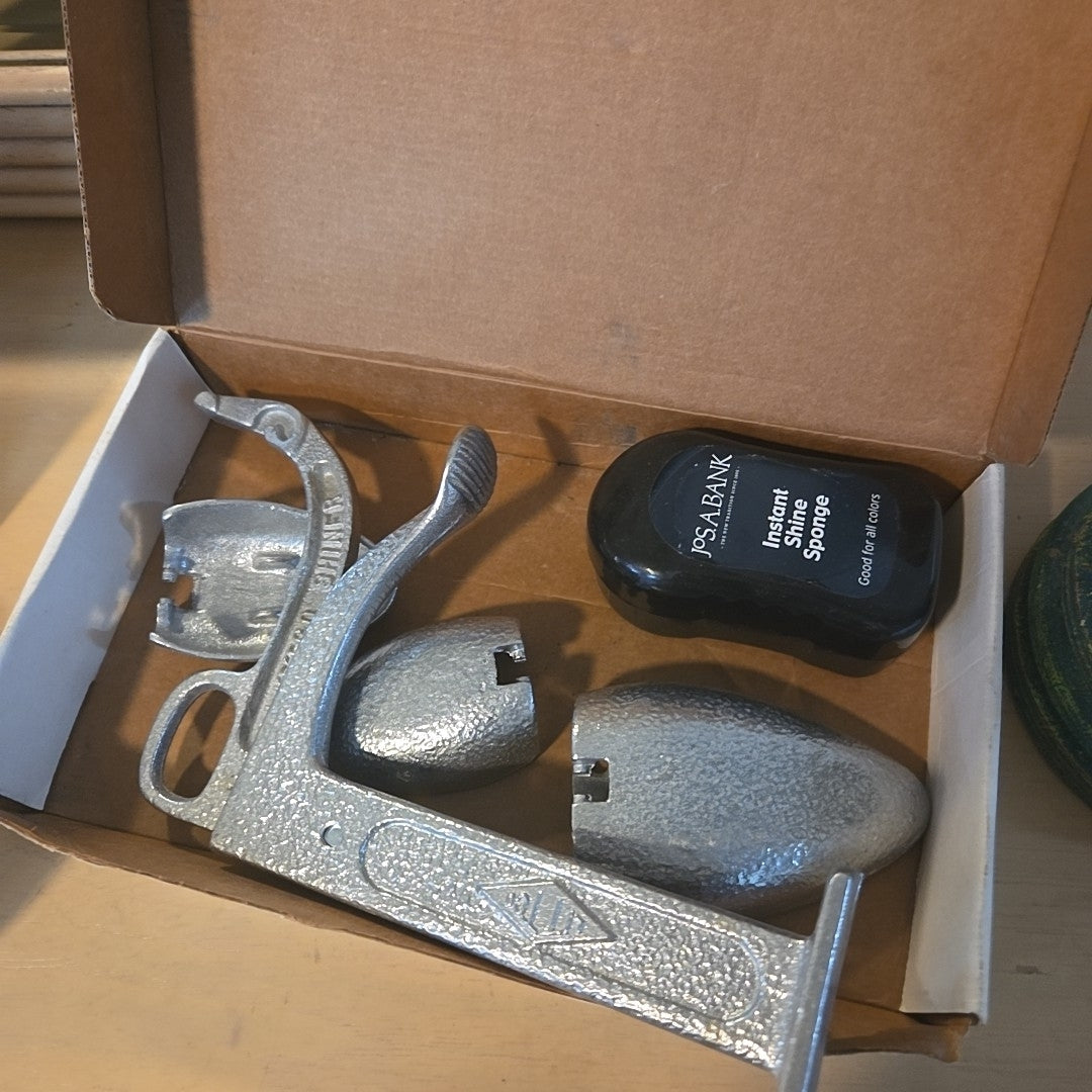 shoe stretcher and shiner kit